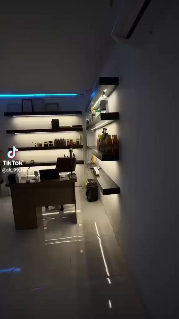 السلام عليكم 
اخواتي متواجدة اليوم بعد الفطور من الساعة 8مساءا الى الساعة العاشرة ونصف في عيادة حجامة الشهواني 
الي حجزت هاليوم من افضل الأيام للحجامة 
19 رمضان  
للحجز الاتصال ***********
