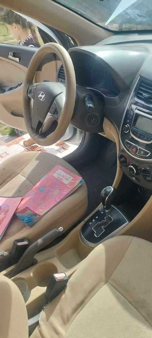 للبيع اكسنت 2011 خليجي بيه كم  كم قطعه صبغ ابيع احزام بدوم دواخل  رقم شمالي  فتحه تحكم ستيرن اشاير بلمري السعر 78/ ***********
