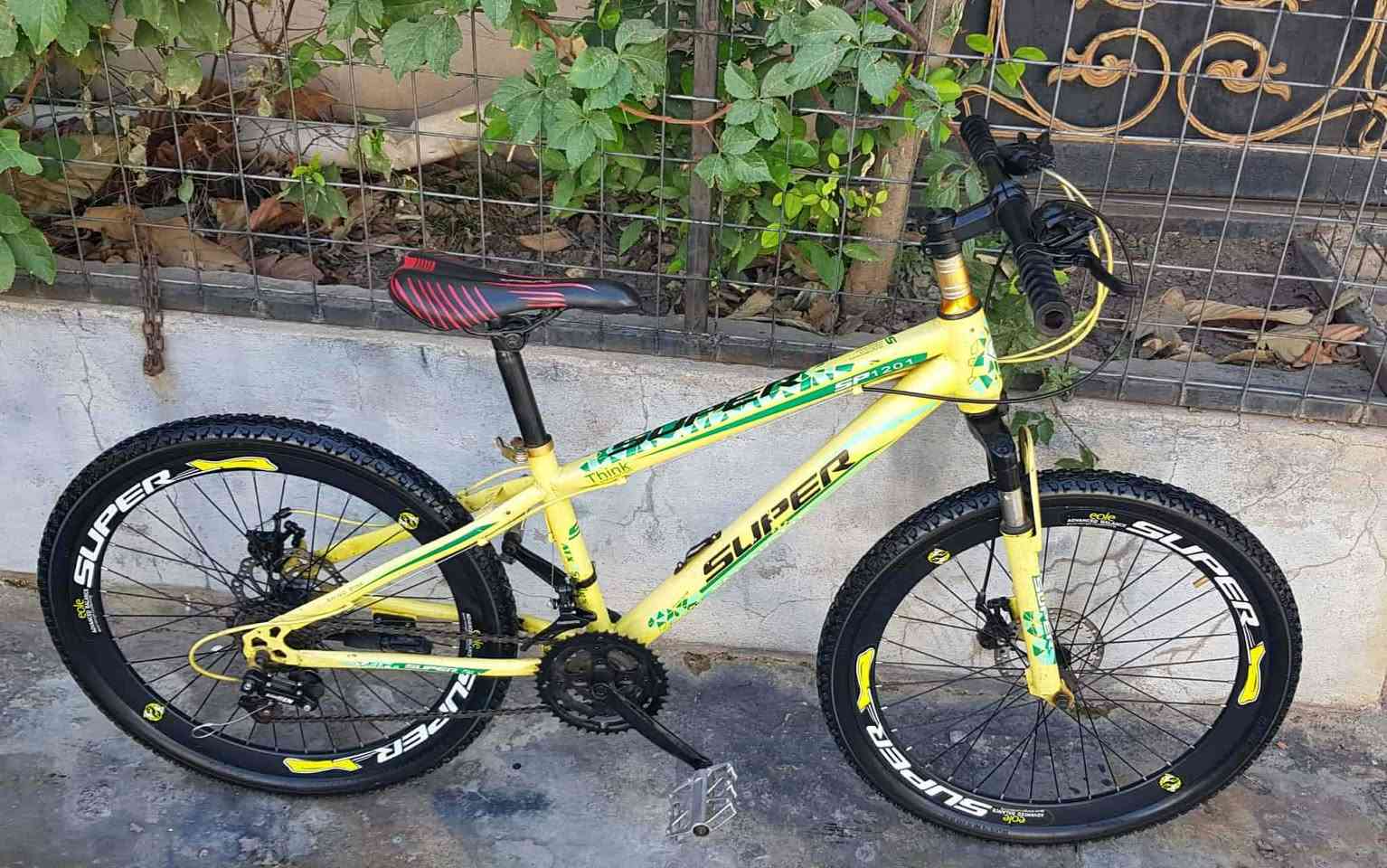 ئەم پاسکیلە بۆ فرۆشتن
قیاسی 24
زۆر تازەو جوان و بێ عەیبە 
ماشە دەبڵە   ئیستۆپ دیسکە  
10 گێڕە گێڕی مەزبوتە لۆک لۆکە 
سلێمانی بەکرەجۆ   گەیاندنم   نیە 
***********
***********
