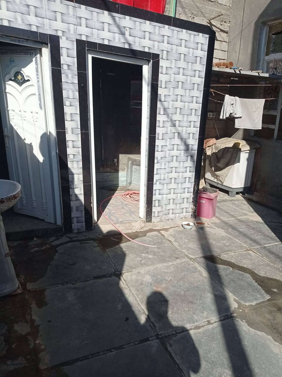 بيت للبيع في حي عبد العباس قرب مستشفى الطوارئ الرميثه غرفتين نوم وصاله ومطبخ وحمام داخلي وحمام خارجي واستقبال كله سيراميك البيت عكاده سعر البيت 60مليون وبي مجال قليل او اتصال على الرقم ***********
