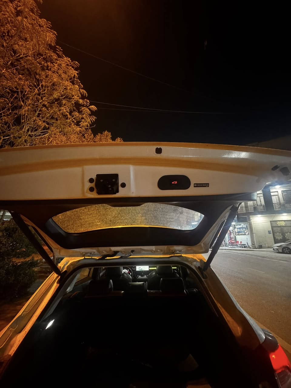 فورت لاندر 2024 خليجي هايبرد فول مواصفات اعلى فئة للاخير كفالة عامه من كلشي وضع الزيرو ماشية 7000 فقط 
كامرات 5 
جنطة كهرباء 
داخل لونين 
كشنات جلد 
قطعتين تبريد 
رادارت امامية وجانبية
كشنات كهرباء 
لد داخلي محيطي 
عليه تغليف جام مانع حرارة بلادي 
السعر 28500 رقم بغداد بسمي مكاني بغداد الكرخ للاستفسار ***********
