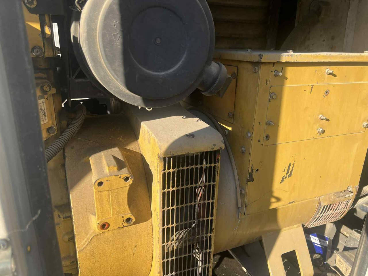 سلام عليكم مولد غاز جديده فوال 
300 المبير اسمها بيركز سعر 7  مليون وبيها مجال حك جيه مستعجل على بيعتها لن مكان ماعندي ***********
