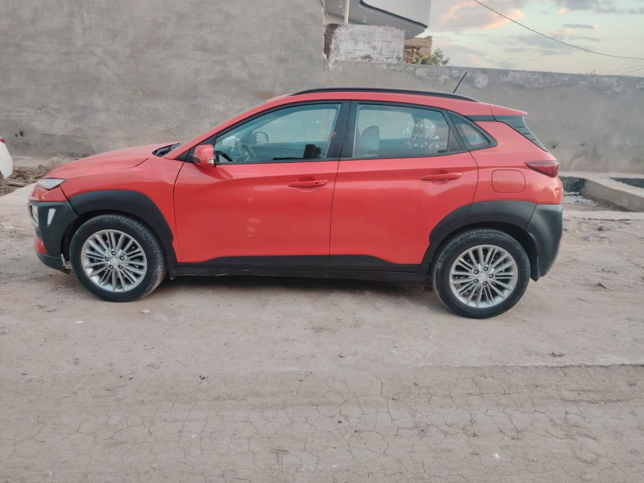 السلام عليكم
هونداي كونا
موديل 19 وارد امريكي
حادثه بس بنيد فقط
مكينه 2000
سياره مال بيت جاهزه،
مكان بابل سياحي
السعر 125 اوبيه مجال
للستفسار اتصل على الرقم ***********
