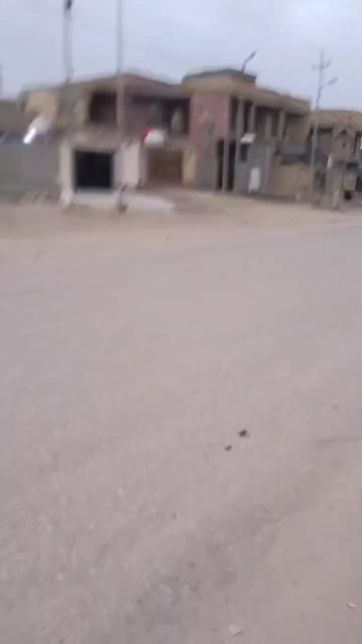 سلام عليكم بيت للبيع ب حي الشرطه مساحه طول122متر عرض 5امتار بناء بلوك مجاري وكهرباء كامله سعره خاص للاتصال ***********
