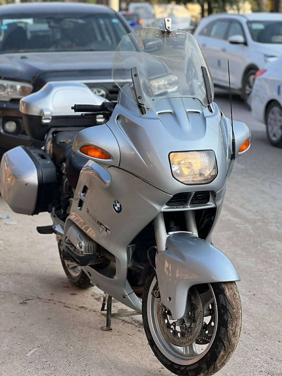 السلام عليكم للبيع bmw r1100rt 
دراجه كير مكينه كهرباء كفاله 
جام كهرباء تدفئه يدات ماشيه 40الف 
جنط بلاديه دراجه بدون رقم بدون كمرك 
مكاني سامراء السعر  20 وبيهه مجال بصيط 
***********
