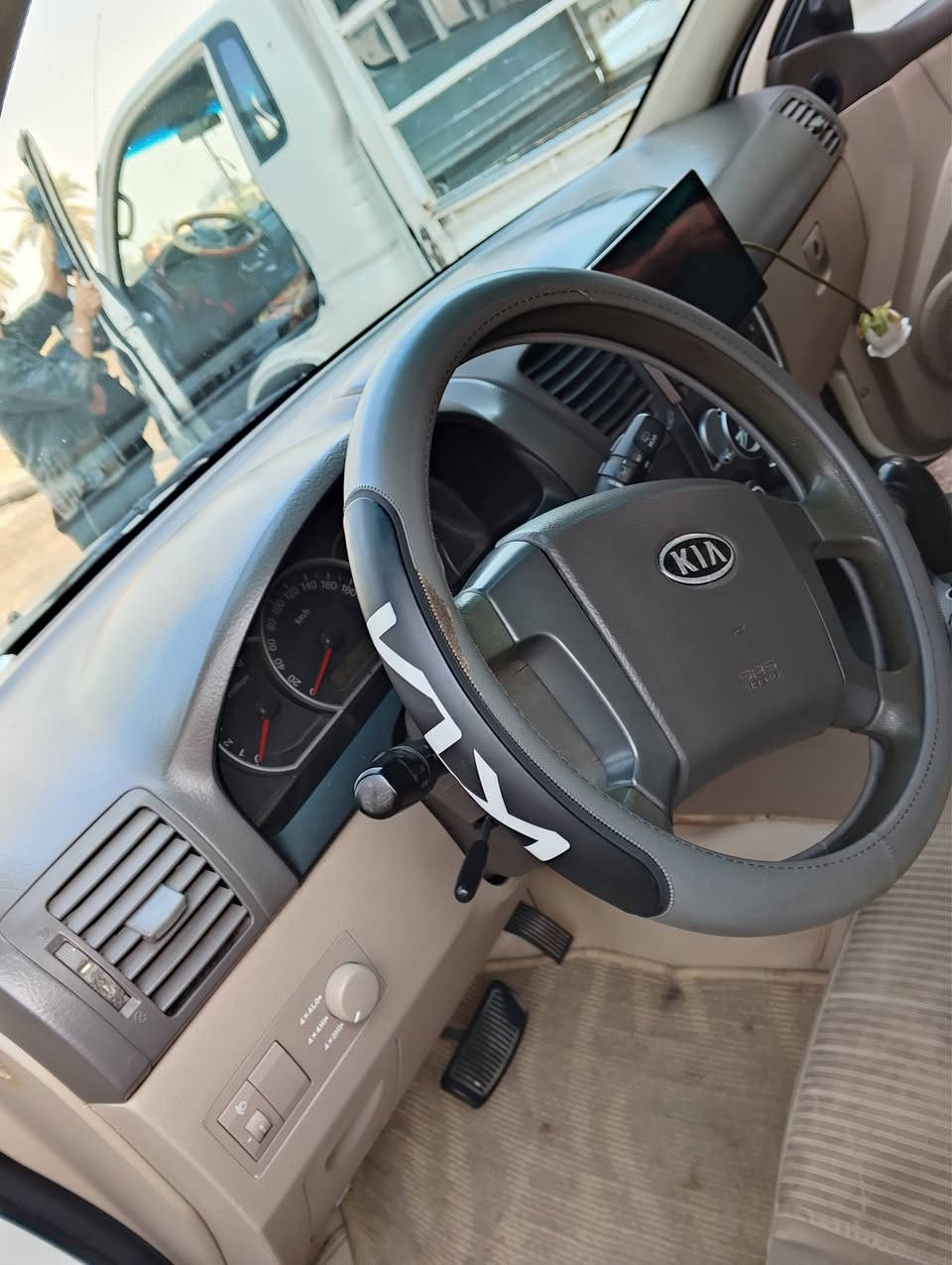 السلام عليكم اخوان رخصه المدير سياره كيا سورنتو للبيع سياره جاهزه من كل شيء بصره *********** سعر 125

