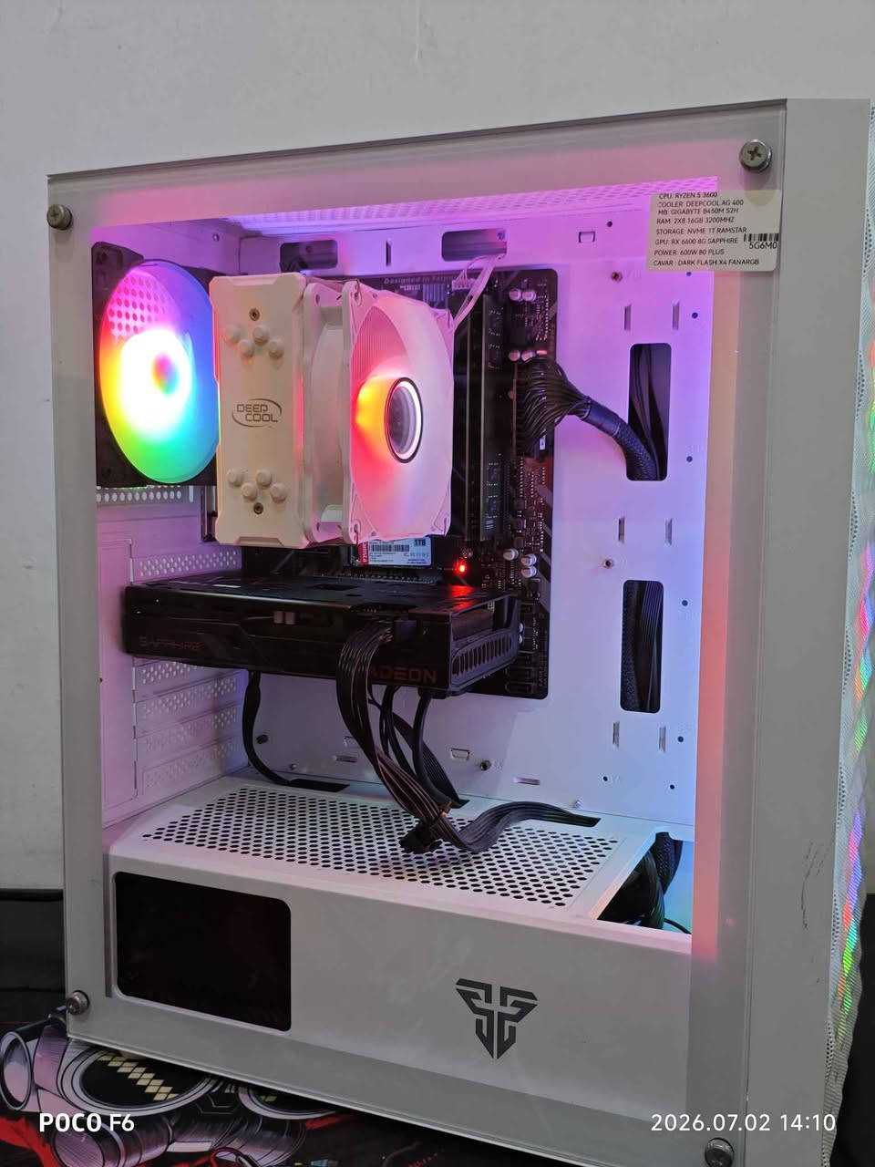 CPU: RYZEN 5 3600
COOLER: DEEPCOOLAG 400
MB: GIGABYTE B450M S2H
RAM: 2X8 16GB 3200MHZ
STORAGE: NVME 1T RAMSTAR
GPU: RX 6600 8G SAPPHIRE
POWER: 600W 80 PLUS
CAVAR : DARK FLASH X4 FAN
PRICE : 590$
هەولیر سولتان مزەفەر 
*********** أربيل, العراق
