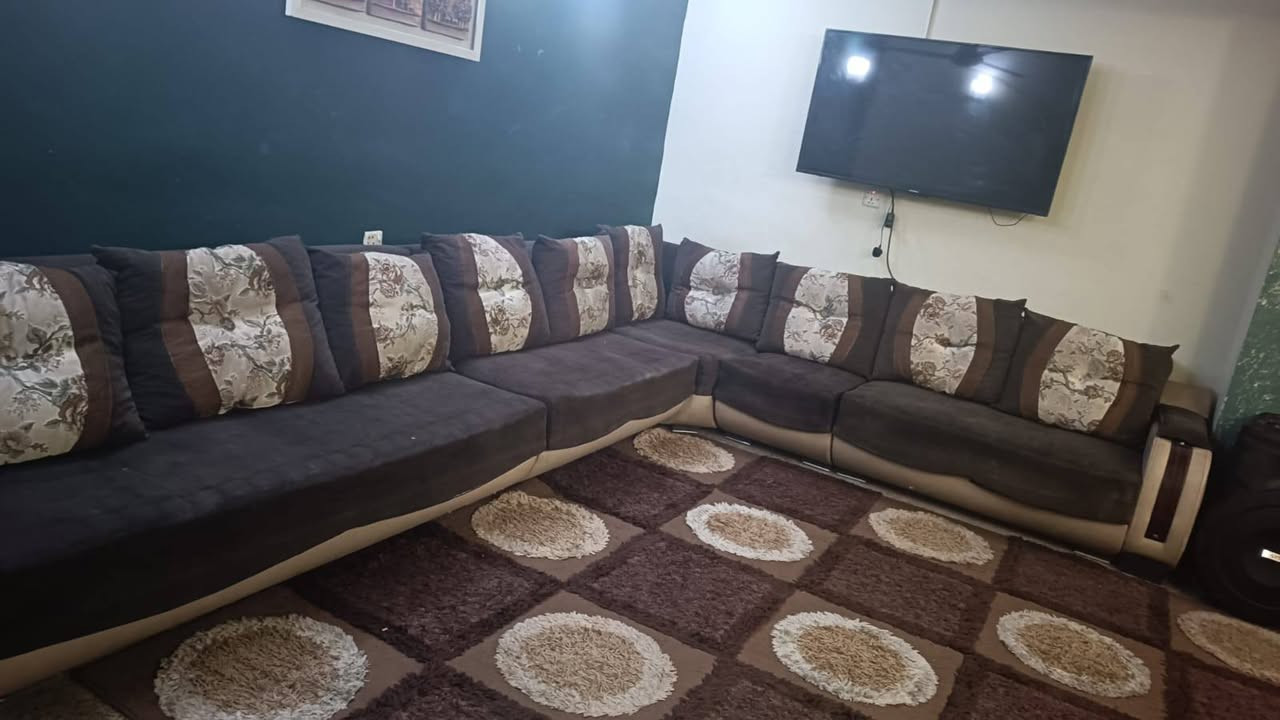 ايامكم سعيده وكل عام والجميع بألف خير تخم ديوان للبيع عشر مقاعد سرير ومخزن بيه جويتين مثل ما موضح بالصور  وياه عشر كوشات سعره ب165وقابل للتفاوض العامريه


**إذا كنت صاحب هذا الإعلان وتريد حذفه لأي سبب، رجاءا أرسل رسالة إلى الدعم الفني**