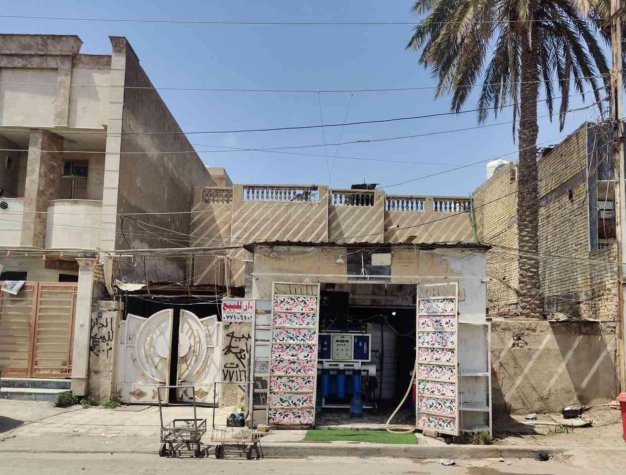 السلام عليكم بيت ملك صرف نهايه حي اور مساحه 300 متر اربع غرف نوم طابق ثاني وخدمات وجوه ستقبال ومطبخ وغرفتين نوم وخدمات وكراج ومحل سعر المتر 1600 هاتف *********** وتساب
