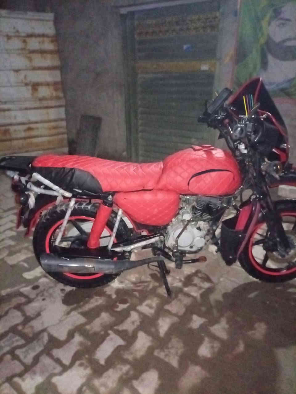 سلام عليكم اخوان دراجه بوكسر جبلي 2021 نازله بل 2022 سنويه بأسمي تحويل ثاني يوم دراجه محرك مكفول كهرباء كلهه شغاله وخير م̷ـــِْن الله شكلها احلى م̷ـــِْن الصور اللون الدراجه اسود واني مدوشمه احمر لجماليه فقط السعر ( مليونين و100 وبيه مجال )... الشراي يتصل علئ. الرقم *********** (غير متواجد على الفيس)
