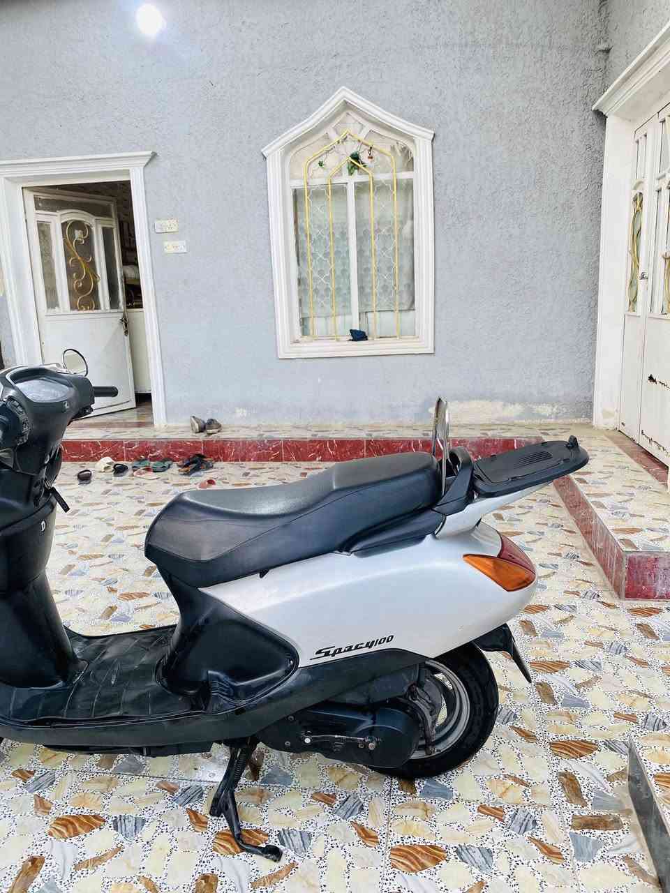 سلام عليكم 
دراجة سبيسي ياباني للبيع
مفتوحة مرة وحدة عندي يعني اني فاتحه 
كفرات بلاد والختم كما موضح بالصورة 
دراجة شلعة ومعدل فول 
نعومة تجي وتفحص النعومة 
كله شغالة من سلف وهندر وكهربائيات
مكانه كوت الشهداء 
السعر 650 وبيه مجال حگ الجية
رقمي ***********
الاسيا ***********
