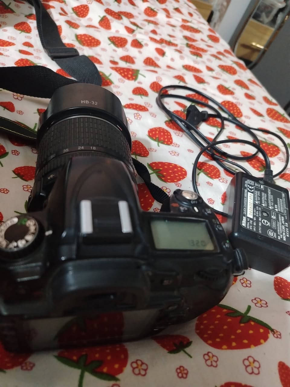 السلام عليكم اخوان كاميره تصويرها يجنن جديده تفيد للي يريد يتعلم تصوير أو للمبتدئين سعرها 150
هذا رقمي ***********
