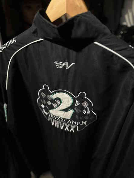 قمصله بيها لوكوات حلوه ومميزه 
قياس XL 
سعر 45 
يوجد توصيل لجميع المحافظات 
***********
