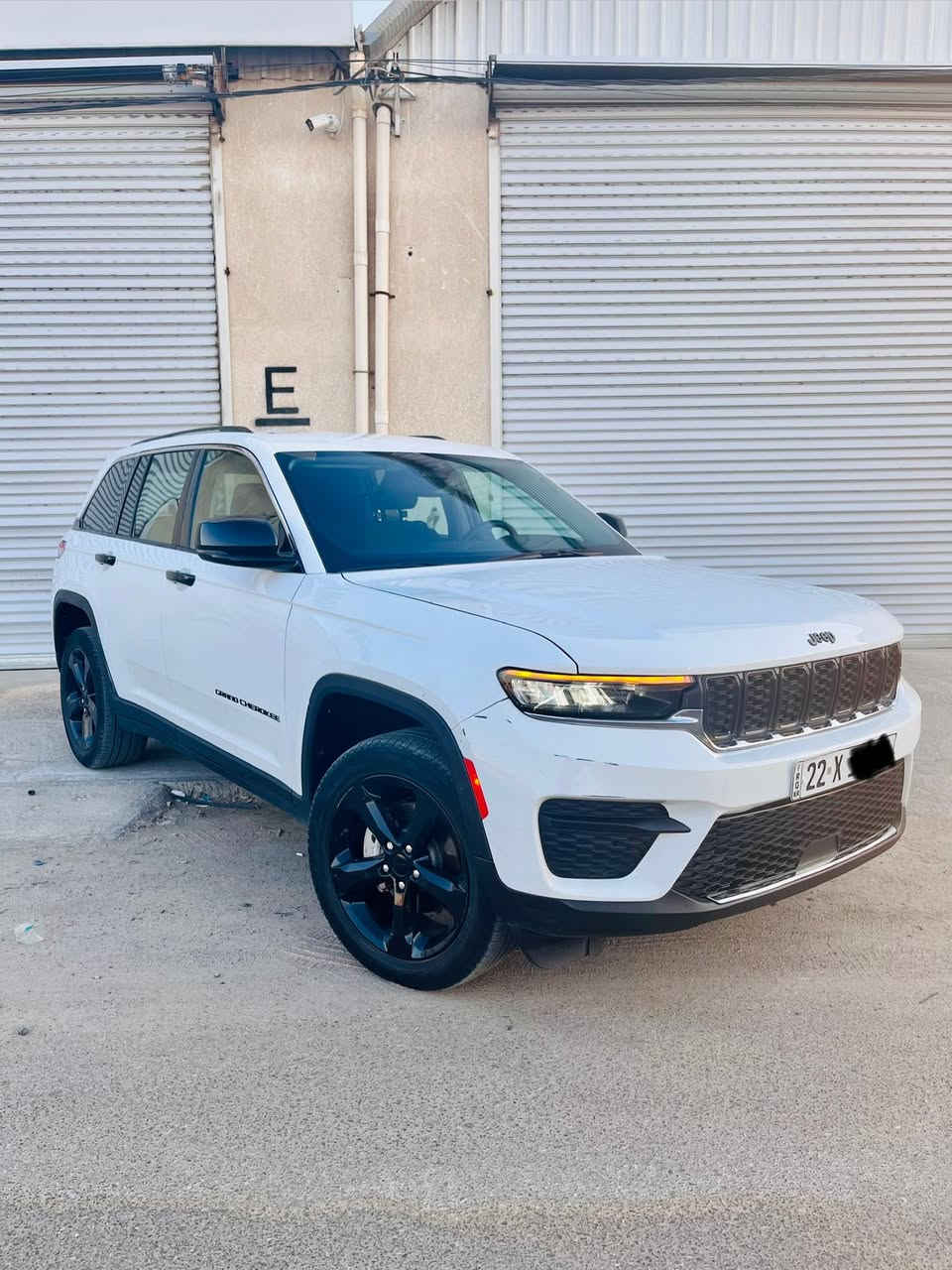 للبيع 
جيب كراند شيروكي 
موديل 2023 
وارد كندي🇨🇦
📍 رقم أربيل دولي 
🚘 ماشية: 32 ألف ميل 

✅ التقرير مرفق مع الصور 
⭐ المواصفات
* دفع رباعي 4×4
* قيادة ذاتية مع تتبع المسار والمنعطفات
* رادار أمامي ومانع تصادم
* تحذير الخروج عن المسار
* تحذير النقطة العمياء
* تحذير التقاطعات
* كاميرا  خلفية
* شاشة وسطية 10.1 إنج
* شاشة عدادات رقمية 12 إنج
* خرائط GPS
* نظام صوتي McIntosh مع 19 سماعة
* شاحن لاسلكي
* بصمة على 5 أبواب
* تشغيل عن بعد
* صندوق خلفي كهربائي
* تبريد وتدفئة للمقاعد الأمامية والخلفية
* حساسات خلفية
* تدفئة مقود
* مثبت ومحدد سرعة
* نظام تشغيل وإطفاء أوتوماتيكي
السعر 270$
📞 للاستفسار:
***********

