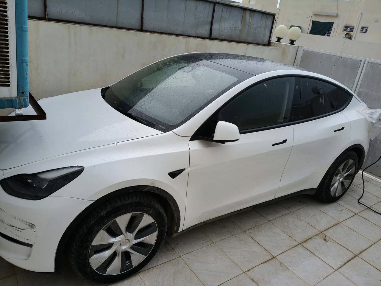 تسلا مودل Y تك ماطور
سيارة منفيس تترقم اي محافظة 

حادثها بسيط موضح بل الصور 

السيارة اون لاين 

محدثة اخر تحديث ومبرمجة عربي 

وياها شاحنة اصلية مال تسلا 12 امبير و32 امبير 

للتواصل ع الرقم ***********

*********** واتساب واتصال
‏#ملاحظة السيارة منفيس تترقم جميع المحافظات وتكلفة الرقم مالها 280 الف
