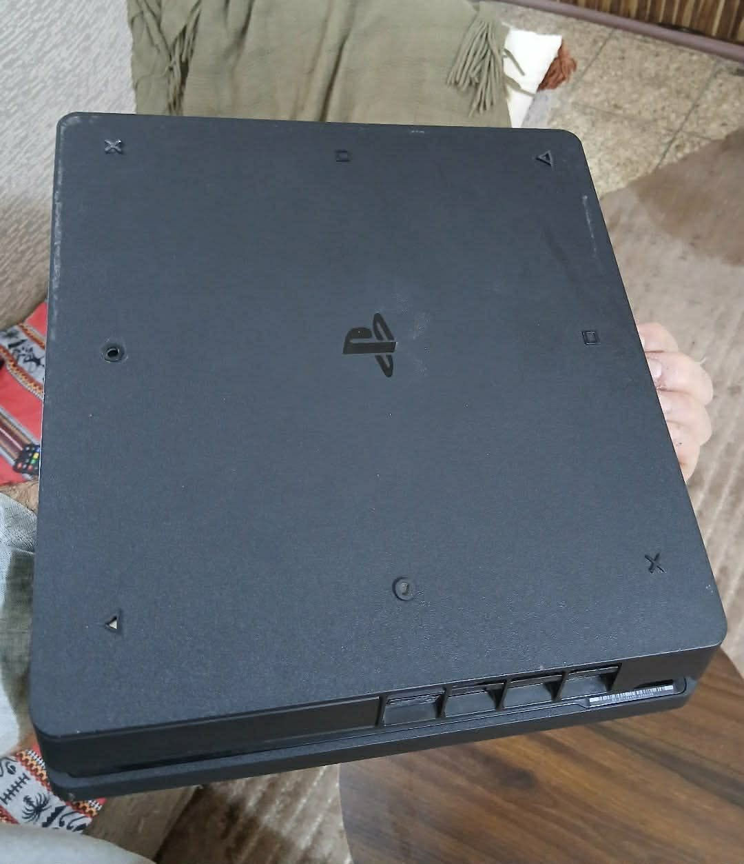 بلي فور سلم وربي للبيع ياتي معاه جميع مل حقاتة يادي معاه ثنين يدات نظيفات وكل كيبلاتة وياتي معاه ثلاث اقراص2023 wwe جي تي اي و wwe2017 البلي كامل نظيف وبي العاب مخزونة بيس26 وفورنايت وفيفا 24 البلي و السعر  كامل 225 الف وبي مجال للستفسار مراسلة


**إذا كنت صاحب هذا الإعلان وتريد حذفه لأي سبب، رجاءا أرسل رسالة إلى الدعم الفني**