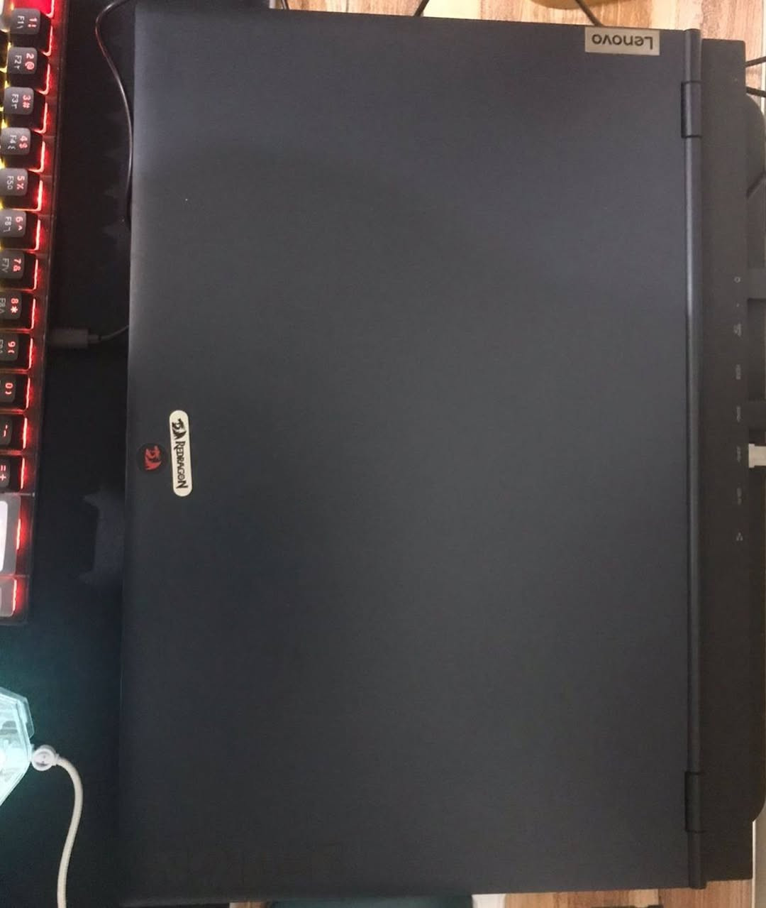 سلام عليكم لابتوب للبيع العاب وبرمجة مناسب للالعاب والبرمجه والتصميم استعمال قليل 🩷
 LENOVO LEGON5

المعالج: AMD Ryzen 5 5600H 
​الرام: 16GB DDR4 (قطعتين 8+8 بتردد 3200MHz).
​كارت الشاشة: NVIDIA GTX 1650 
​الهارد: 512GB SSD NVM
 هارد HDD512GB
​الشاشة: 15.6 
​الملحقات: الشاحن الأصلي 
ضمان 7 ايام 
السعر <750 >  كربلاء


**إذا كنت صاحب هذا الإعلان وتريد حذفه لأي سبب، رجاءا أرسل رسالة إلى الدعم الفني**