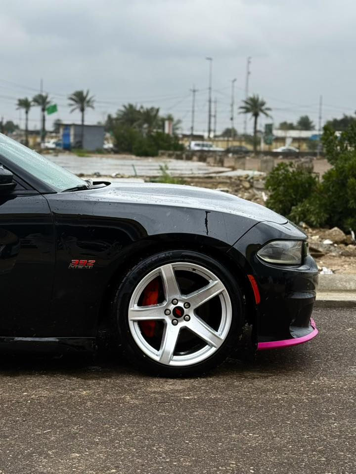 جارجر SRT 2022 لون اسود
حادث بنيد + جاملغ خلفي 
رقم بغداد
بسمي
مكاني بغداد ***********الخاص مغلق

المواصفات فول 1/1 عدا الفتحة
المحرك 6400 🐝 
دركة ار بي ام
رادارات جانبية 
داخل احمر 
كشنات كنتارا مختم 🐝
ماشية 15 الف حقيقي 
فجوج 6  (برمبو ) .
كاميرا خلفية . . 
كزوز نغمة حلوة 
حساسات خلفية . 
ويل نجمة الخسفة القوية 
سستم صوت ALPINE . 
تشغيل عن بعد . 
مقاعد رياضية. 
نظام خرائط GPS . 
شاشة كبيرة قياس 8.4 أنج اوپشنات SRT 
تدفئة ستيرن . 
شفتات استيرن . 
لايت LED
