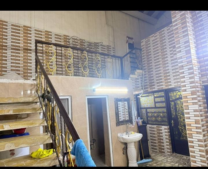 سلام عليكم بيت مساحه 100 متر البيع بناء جديد اعكادة منطقة بغداد الجديدة ألف دار ***********
