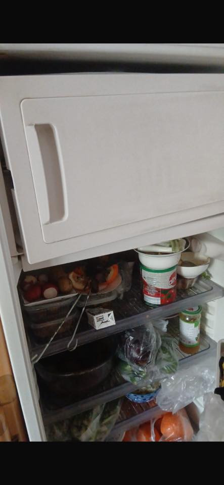 السلام عليكم ثلاجه كريازي ومجمده للبيع مابيهن اي ضرر وشغالات ميه بالميه ونظيفات حيل ……مكاني حله شارع اربعين  ……للاستفسار *********** 
اريدهن ثنينهن ب٤٥٠  الف قفل
