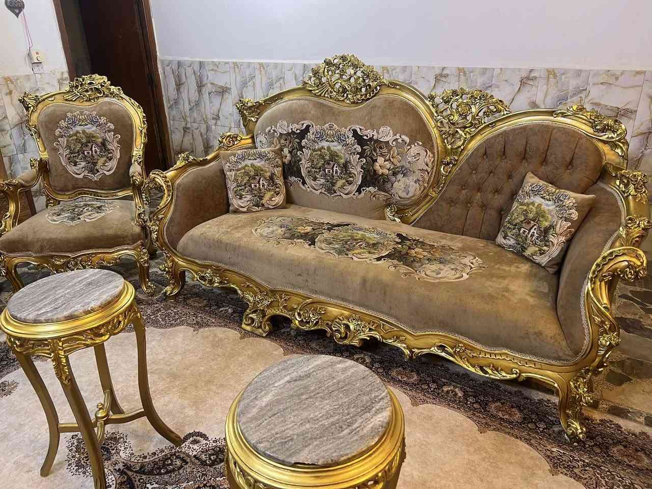 تخم مصري خشب زان عشر مقاعد وطبلات ثنين مرمر نظيف جداً السعر ٩٠٠ قفل مكانه المنصور ***********
