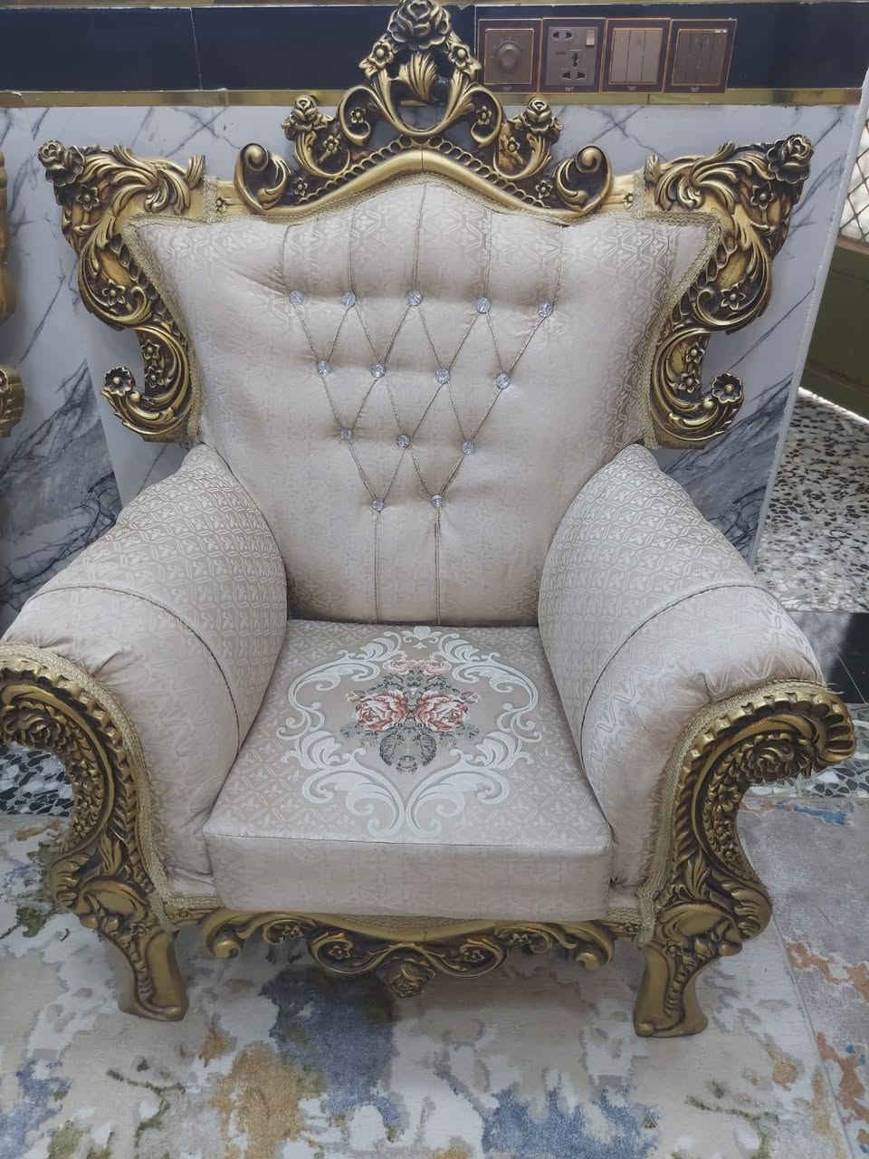 السلام عليكم تخم قنفات جديد ما صار شهرين من ماخذه جديد والله سعر 850 وبي مجال هذا رقمي بو واتساب واتصال مكاني مقابيل المركز النهروان *********** اللي يحب يعامل لا يتصل علي
