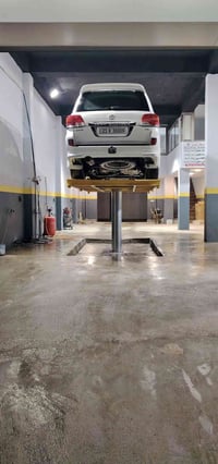 محطة غسل وتبديل زيوت سيارات بحاجه الى  اسطة غسل  وتبديل زيوت مضبوط ولد...