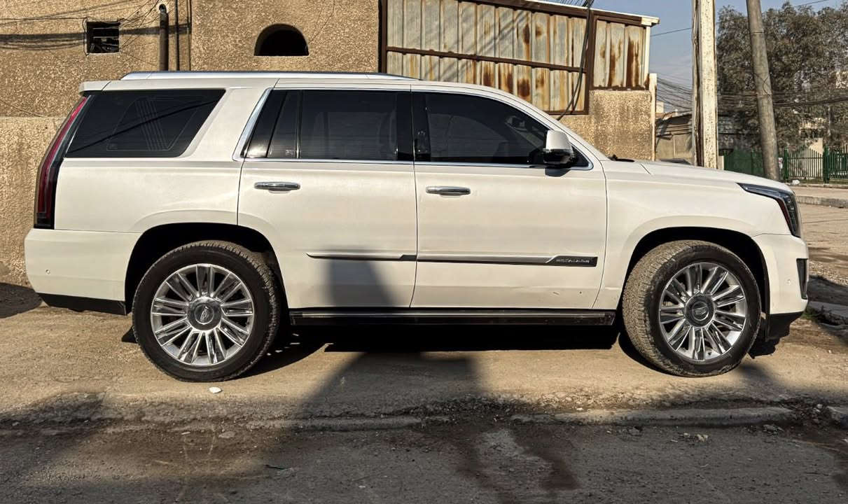 كاديلاك إسكـاليد
موديل 2017
محرك V8.6200
ماشي Km.91000
بأسـمي هزه و سنويه جديد 
مكفولة عدا بارد بالباب الخلفي الايمن 
المواصفات :
▪️ تشغيل عن بعد
▪️تحكم ستيرن
▪️ فتحة سقف
▪️ سايد بريك دگـمه
▪️ ثلاجه
▪️ قاصه
▪️ 3 وضعيات قياده
▪️ نقطة عمياء
▪️ كشنات خزن تدفئه و تبريد
▪️ داتا شو
▪️ ويل 22
▪️ DVD 
▪️ دوسات كهربائيه
▪️ الابواب بصمه 
 الرقـم :
***********
***********
متوفر واتسـاب
