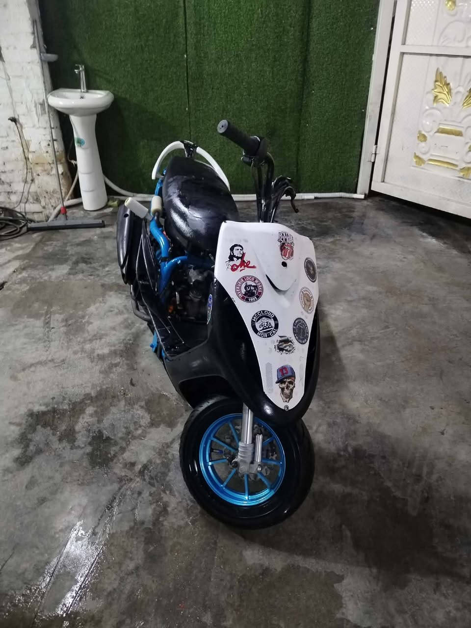 سلام عليكم عدله مال لعب لبيع 
دراجه شوفت عينك 
عليه صدر 
وياله مشيف
كلجات رياضي
صالنصه FM
سعر الدراجه 350 وبيه مجال 
مكاني بغداد تاجي


**إذا كنت صاحب هذا الإعلان وتريد حذفه لأي سبب، رجاءا أرسل رسالة إلى الدعم الفني**