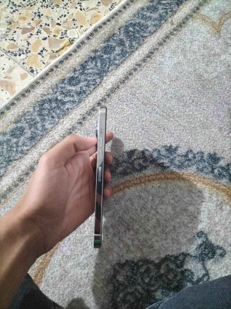 سلام عليكم العزاز آيفون 13برو ماكس جهاز نضيف ويخبل بس مبدل شاشه اصليه وتخبل 3خيارات بطاريه83جهاز كلش نضيف اخو جديد لون ابيضّ مرتب رجأء الي مو شراي لا يتصل 600وبي مجال حك جيه بخدمتكم رقمي***********
