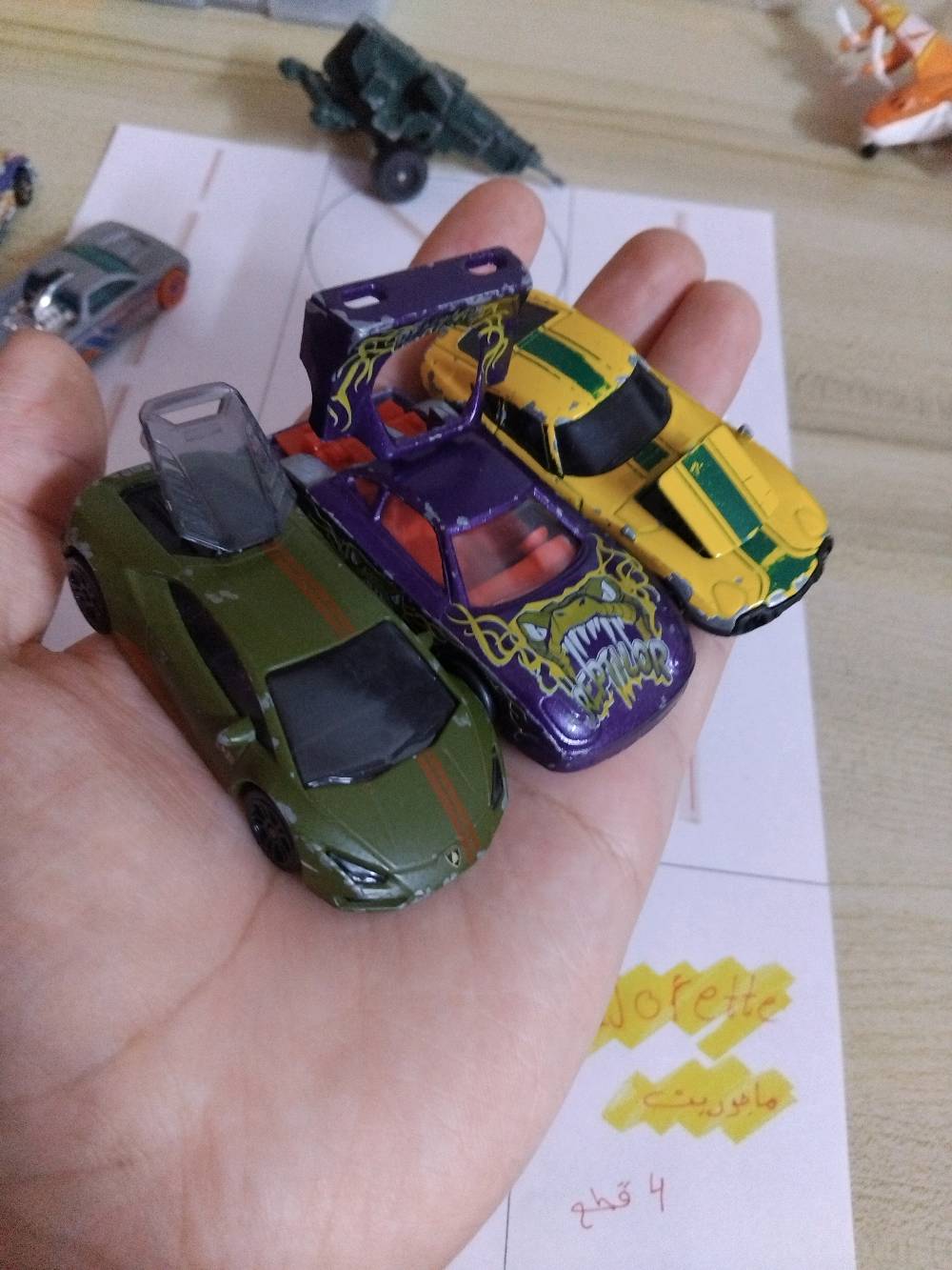 سيارات حديد هوت ويلز و ماجوريت اصليات سعر القطعه 1500 و سعرهن كلهن 18 الف وي التوصيل