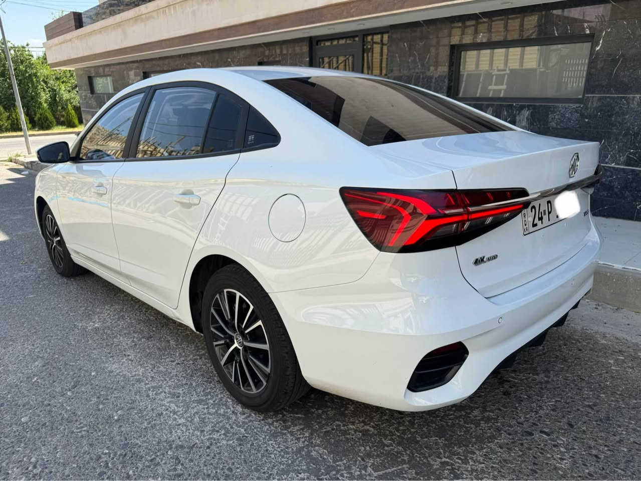 بسم الله الرحمان الرحيم
***********
MG5 2025 ظمان شريكه
محرك مرغوب 
موسفات 
بصمه
تبريد مركزي
شاشه لمس
حساس
داخل كريمي
ويل كروم
رقم دهوك سنوي جديد
مكان سياره دهوك
سعر سياره( ١١٨ ورقه )  فقط دهوك, العراق
