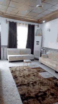 #السلام_عليكم 
دار للبيع ٢٠٠م قاطين دور الزراعة الثالثةكامل خدمات تبليط مجاري موقع بضهر الفرن كراج سيارة وحديقة إستقبال ٤في٦مطبخ ٤في٥ صالة٤في٨ غرفتين نوم ٤في٥ حمام غربي ٢في٢ ترك خلفي الطابق الثاني غرفتين نوم زائد حمام شرقي زائد صالة ٤في٨ تأسيس البيت بالكهرباء والماء والمجاري بمواد درجة أولى البيت ارضيته كرانيت سقوف ثانوية ازارة سيراميك  السعر مناسب للستفسار ***********
