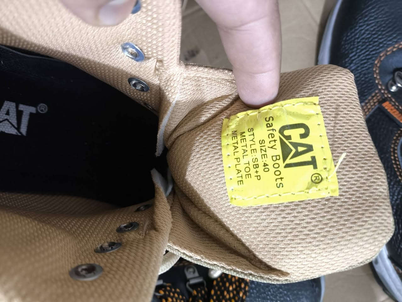 سيفتي الاسود متوفر قياس 41 ثنين و 42 واحد البيجي متوفر قياس 40 السعر 10الاف توصيل 3الاف داخل البصره شراي الخاص مفتوح


**إذا كنت صاحب هذا الإعلان وتريد حذفه لأي سبب، رجاءا أرسل رسالة إلى الدعم الفني**