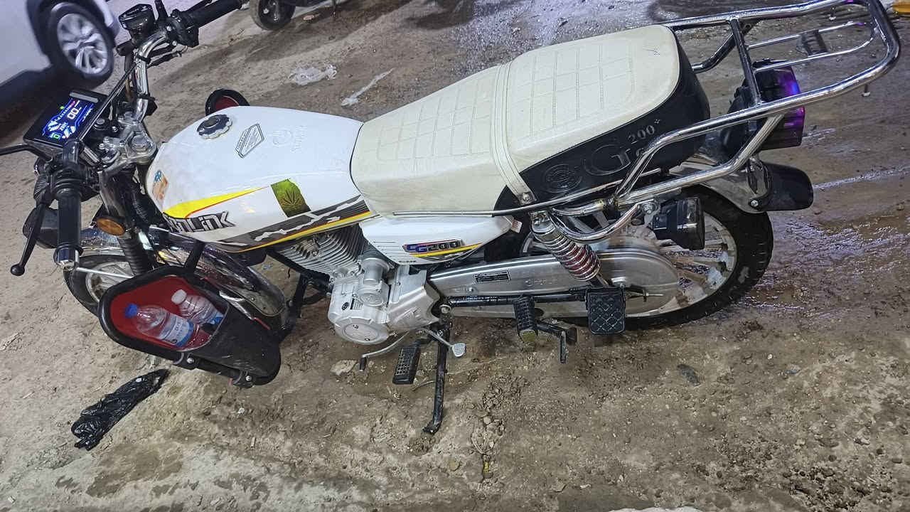 ايراني سيفان موديل ٢٥ مكينة 200 نضيفة كلش كفالة عامة اوراق موجودة بصمة انذار كلشي شغال مكاني بغداد حرية 
سعرها 850 بيها مجال
*********** متواجد رصيد واتساب
