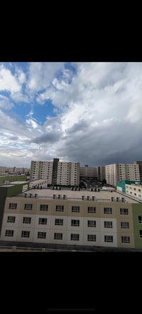 ١٢٠م غربي للبيع مجمع A8 طابق 5 واصل 65 مطلوبة 11 شهر  تحتوي على كاونتر...