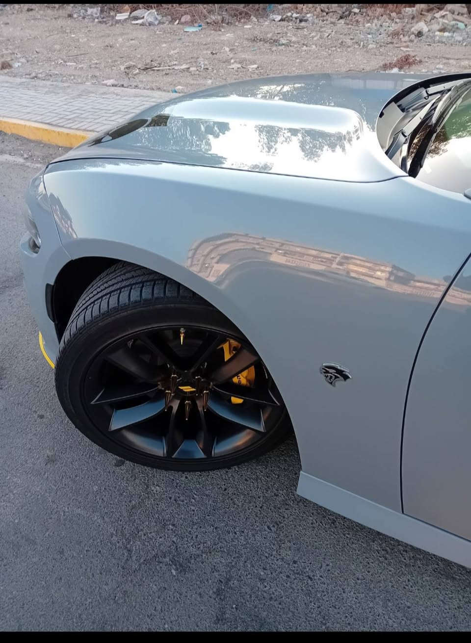 دوج جارجر  ::GT:: سوبر تراك
الموديل :2022
اللون : سموك
العداد : 42 ::
المحرك : V6.  3.6L .

الحادث : موضح بل صور فقط صبغ دعاميتين   بيها طخه شطح بل براكيت مال دعاميه الاماميه. وراجع بارد حادث امريكه الدعاميه   الخلفيه فاتحيها  بامريكه   وبك لايت بلادي اجه ويها بيها ثلاث اربلكات لان لابسين حزلم. راديترات وغاز تبريد بلادي شركه تبريد ثلج  ::::: السعر (خاص وتدلل) 

رقم صاحب السيارة ☎️   ***********

المواصفات : السياره فول 1/1 عدئ فتحه 
* مكابح رياضية برمبو اصليه  مع دبلات لون
اصفر . SRT مع كت كامل SRT
شوته رياضي
* ويل قياس 20 انچ اسود . 
بيها صوت  بل اكزوز يختلف عن العاديه: :::
* ستيرن رياضي D . 
* مقاعد رياضية من الجلد والشامو(كنتاره)
* رادار نقطة عمياء + لد ترحيب . 
* مصابيح أمامية اصفر  . 
* كشافات الضباب زنون . 
* المصابيح الأمامية عليها متغير مع اشاره اللد الاصفر الشكل الجديد :::
* الشاشة مع اوپشنات SRT . مع كار بلي 
* سستم صوت الپاين  .
* مقاعد أمامية كهربائية عدد 2 . 
* ذاكرة لحفظ وضعيات الجلوس (ميموري) . 
* مقاعد أمامية تبريد وتدفئة . 
* مقاعد خلفية تدفئة . 
* تشغيل عن بعد . 
* ستيرن كهربائي . 
* تدفئة ستيرن .  
* مرايا متحسسة للاضاءة العالية الوسطيه وجهة السايق.
* كير شفتر بالستيرن .
*تحكم ستيرت كهربائ
*بيها جهاز انتذار مشدور من امريكه
*كامره  دواره 
*  صدر بلادي برغي ما مفتوح بيها ناعمه بل طسه 
*مكان سياره بغداد.
