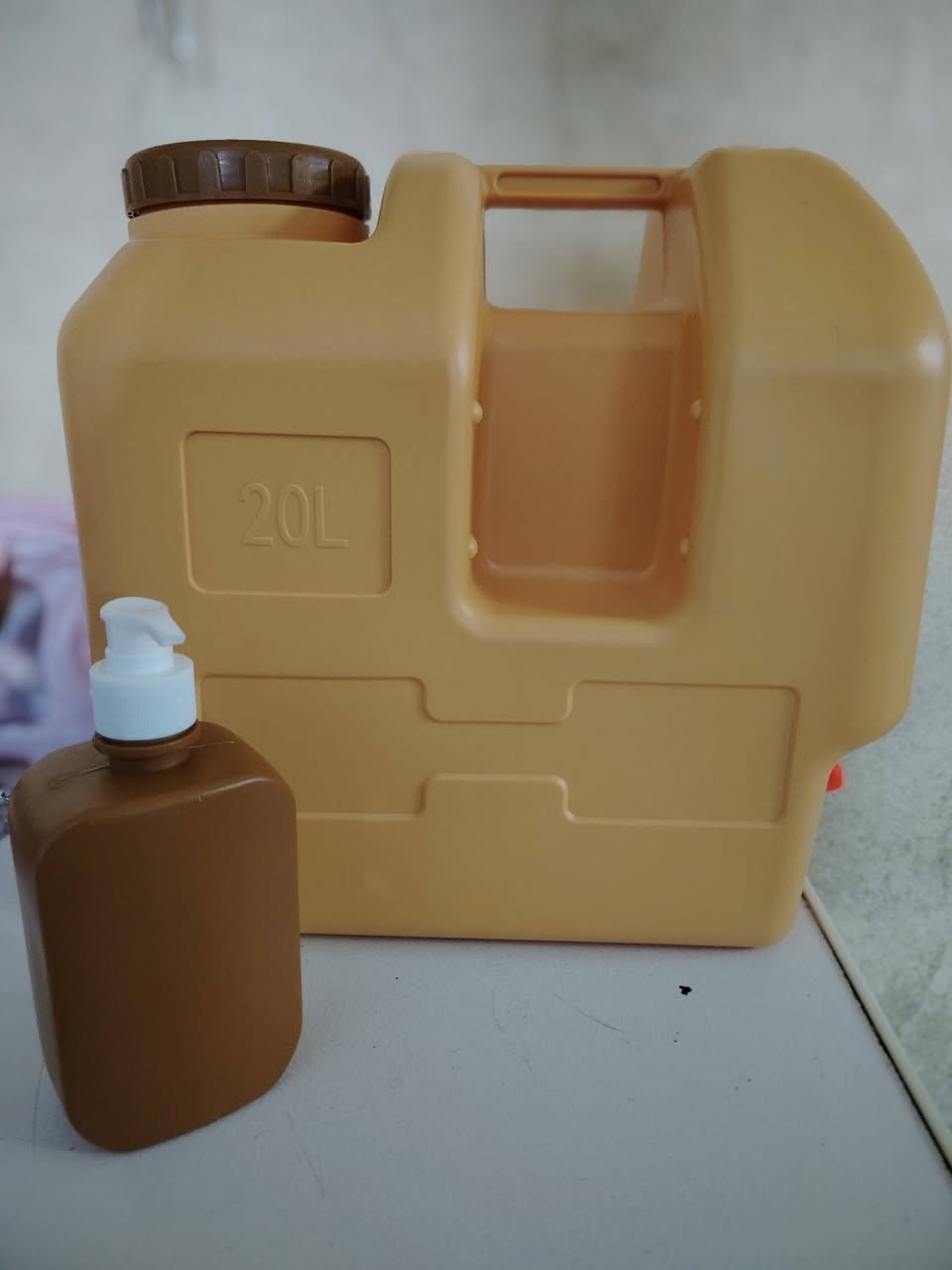 جلكان مياه 20 لتر مع علبة صابون اعلى سعر ابيعه


**إذا كنت صاحب هذا الإعلان وتريد حذفه لأي سبب، رجاءا أرسل رسالة إلى الدعم الفني**