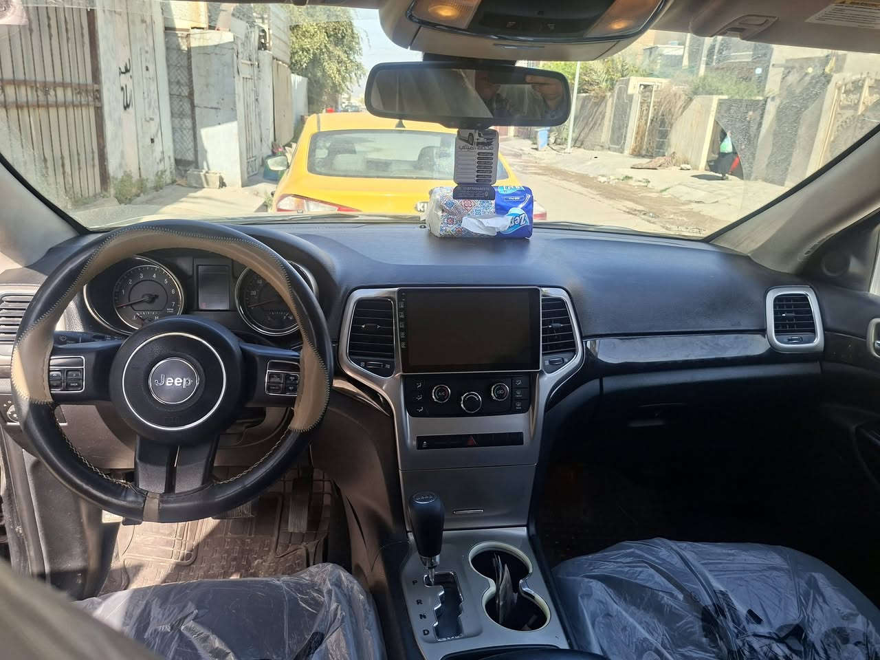 السلام عليكم جيب موديل ٢٠١٢ وارد امريكي ضرر جاملغ خلفي عكس السائق بجم كبس حدادية جديدة كير مكينه كفاله حجم المحرك ٣٦٠٠ رقم بغداد بأسمي تحويل مباشر السعر ١٥٥ بيه مجال حك الجيه رقم الهاتف ***********
