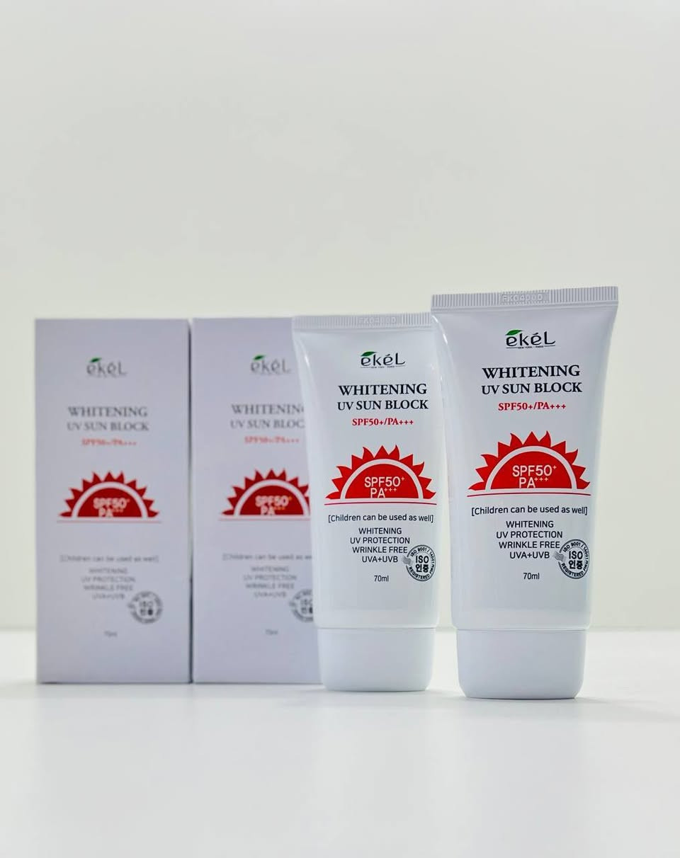 الصيف والشمس يحتاجون حماية ذكية! مع واقي الشمس الكوري Ekel Whitening UV Sun Block الموضح في ⁠image_2.png⁠، ماراح تحمي بشرتك وبس، بل بتعطينها العناية اللي تستحقها.
ما الذي يجعله خيارك الأول؟
 🛡️ حماية قصوى وعميقة: بقوة SPF50+/PA+++ ليحميكِ من أشعة UVA و UVB الضارة ويمنع حروق الشمس والتصبغات.
 ✨ تفتيح ومقاومة للتجاعيد (Wrinkle Free): تركيبته تعمل على توحيد لون البشرة وإعطائها إشراقة طبيعية مع محاربة الخطوط الدقيقة.
 👶 آمن لجميع العائلة: تركيبته لطيفة جداً لدرجة أن الأطفال يمكنهم استخدامه بأمان دائم ([Children can be used as well]).
 💧 حجم مثالي: عبوة بحجم 70 مل تكفي وتوفي لكل 

لمعرفة السعر المراسلة على الخاص 

يتوفر توصيل لجميع المحافظات العراق 🇮🇶
الصيف والشمس يحتاجون حماية ذكية! مع واقي الشمس الكوري Ekel Whitening UV Sun Block الموضح في ⁠image_2.png⁠، ماراح تحمي بشرتك وبس، بل بتعطينها العناية اللي تستحقها.


**إذا كنت صاحب هذا الإعلان وتريد حذفه لأي سبب، رجاءا أرسل رسالة إلى الدعم الفني**