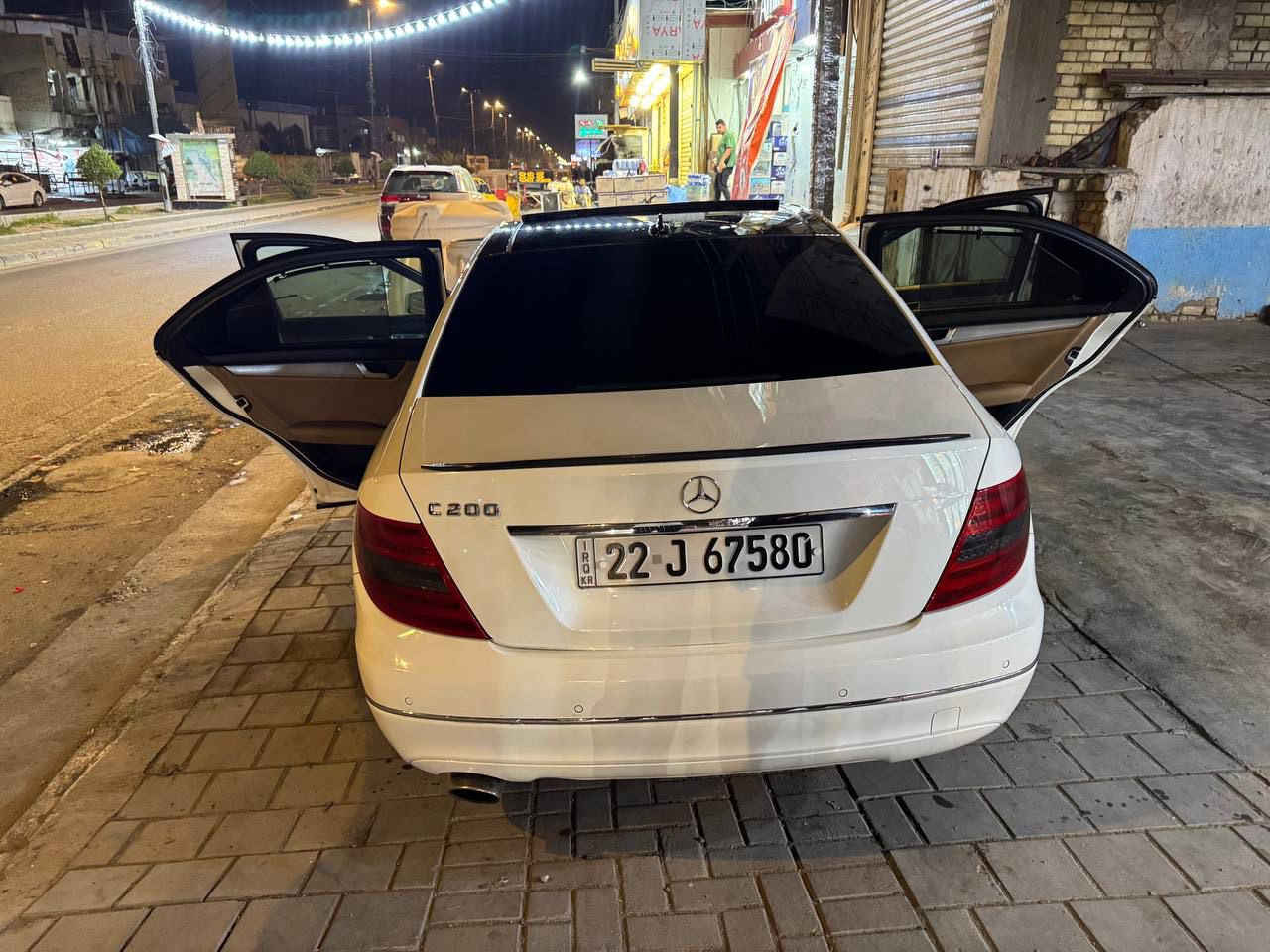 مارسيدس c200
1/1فوول 
2012موديل 
السعر 120 بيه مجال بسيط 
ضربته صبخ بنيد و باب 
للتواصل ***********
