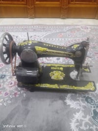 عندي مكينة ام الفراشة نظيفة وشغالة عالفحص للبيع السعر ٢٥ ألف مكاني  مد...