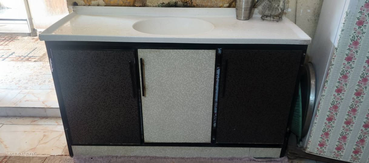 سلام عليكم كاونتر للبيع نضيف كلشي ما بي سعر ٨٠٠وبي مجال مكاني ديالى تقاطع لقدس الحديد هاذا رقمي ***********
