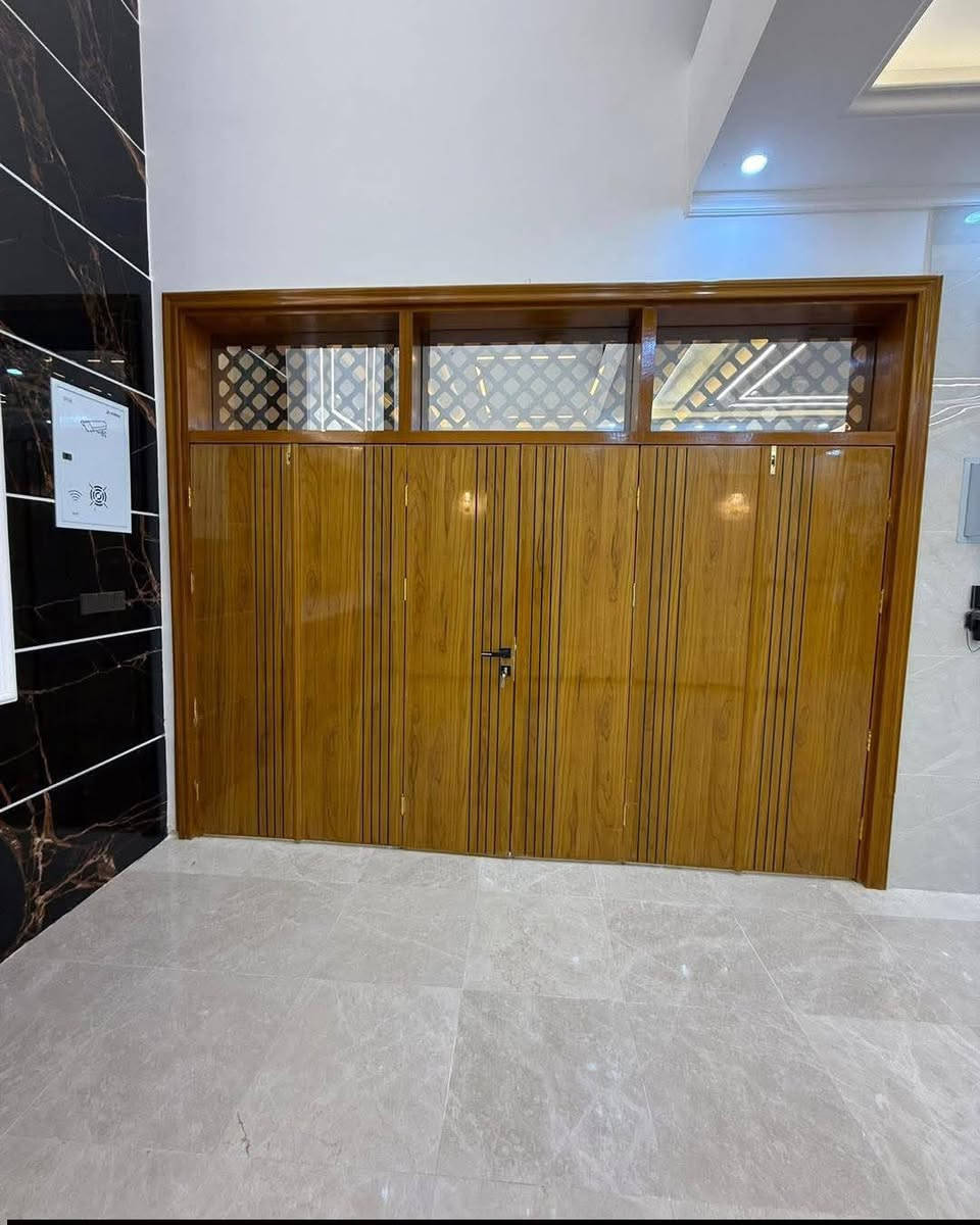 مكتب اياد اعلان عن دار للبيع 150م  في حي السلام  النجف الأشرف 🧿اللهم صلِ علىٰ محمد وآل محمد 🧿  الحديث فول vip

التفاصيل:عندك عقار للبيع او مراوس دار قطعه ارض مرسله مكتب على رقم مكتب المساحه150 الواجه 10نزال 15طابقين منطقه حي السلام 
- الطوابق: طابقين  
- 4غرف نوم بيت نظام سويت 
- البناء: فول vip
- الموقع:السلام  للبيع او مراوس 
- التصميم: شارع15

الطابق الأول:غرف  مطبخ  صاله صحيات استقبال 

الطابق الثاني:3غرف نوم صاله صحيات 

التواصل:مكتب اياد للعقار 

- مكتب : ***********/***********
- العنوان: حي السلام شارع المكاتب او شارع ابو دجاج قرب شارع مستوصف 

هذا الإعلان يظهر دارًا فاخرًا للبيع، مع تصميم عصري وتصميمات أنيقة.
