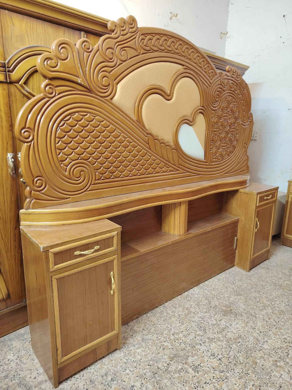 غرفه مستخدمه تزكام صاج 6باب طابقين نضافه فول مديل حديث معرض ابو عقيل ميسان حي رساله شارع ماطور قرب صيدليه حازم ***********((نتشري جميع الغرف))
