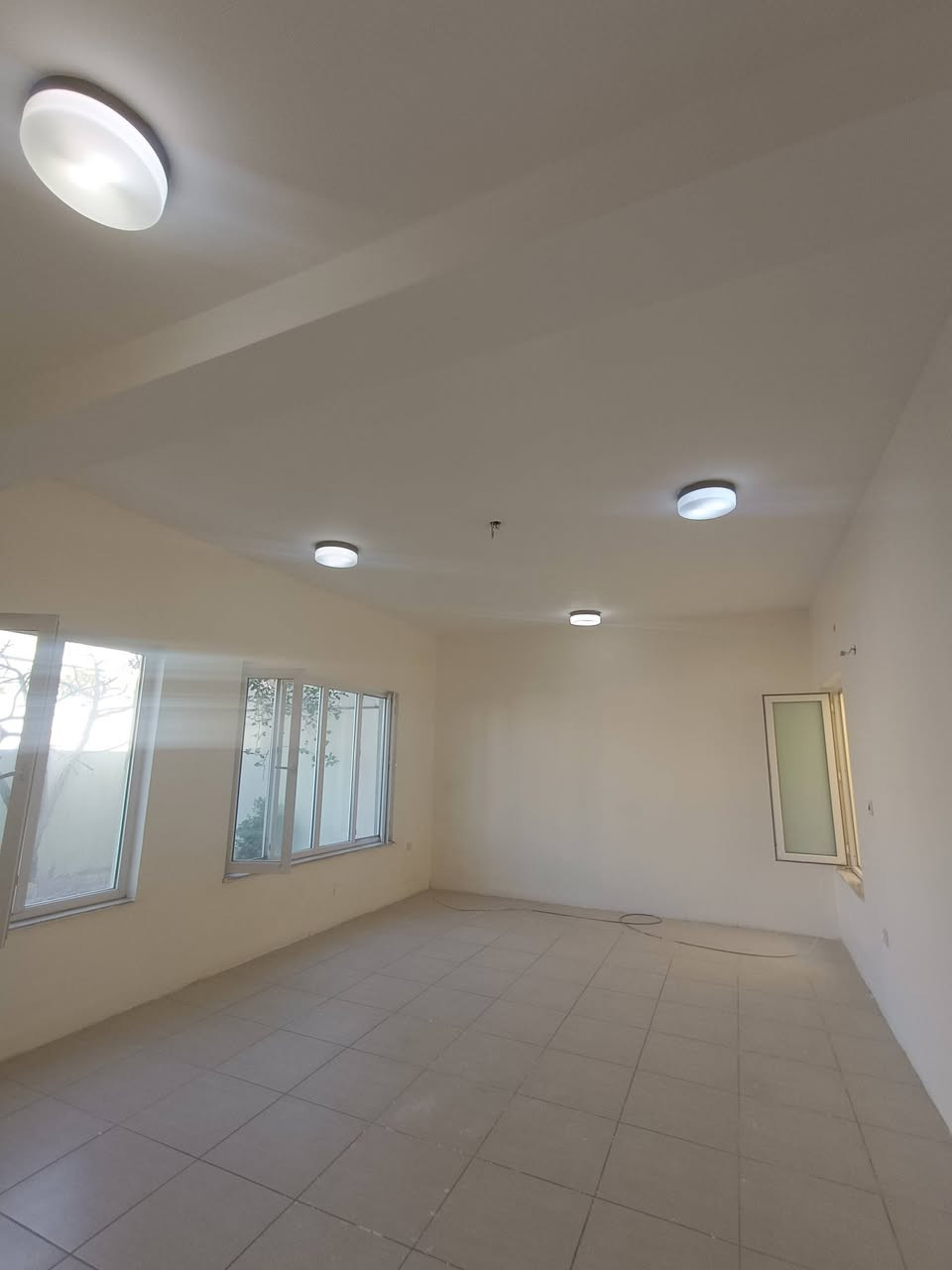 بیت للبیع في مجمع اتلانتك 
غرف النوم 4 - طابق 2 - 200م 

0750 817 1901 
***********
