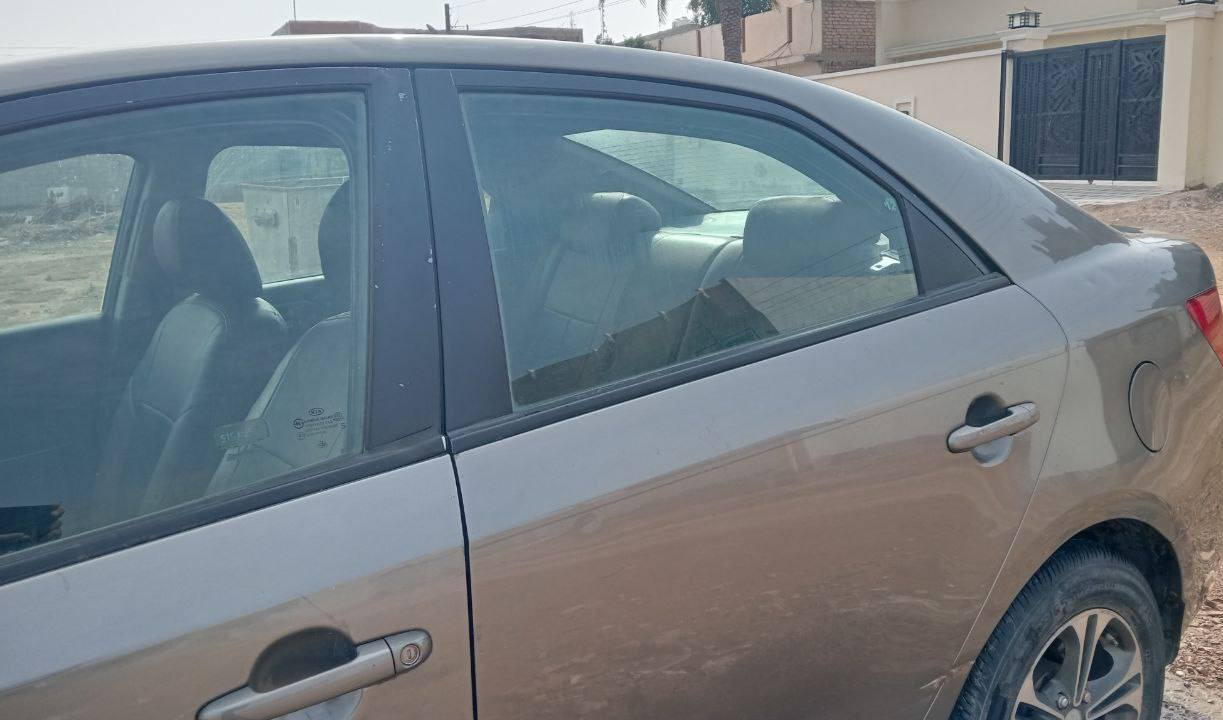 السلام عليكم فورتي 2012 امريكي
مكينة 2000 بيهة 3 قطع 
وكذلك بعد اكو طخات بسيطة واضحة بالصور
بيهة لغد جهة السايق
باسمي رقم ديالى
مكان السيارة بعقوبة
سونار ما عندي
السعر 76 بيهة مجال بسيط جدا
مكلف بالنشر
***********
