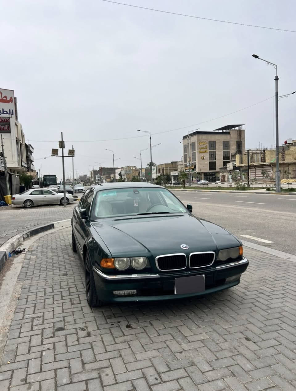 السلام عليكم 

بي ام كاسحه E38.                 حجم:740i

موديل 2000 اصل اصل سنويه وبليته

محرك. 44 داينمو هواء  

كير ومحرك نعمه من الله 

تبريد❄️ شغال وحلو 

رقم بصره مشروع وطني تحويل مباشر 

گفاله من الظربهـ القوية 

✅ سلايت جام طكتين تشغيل تلقائي

✅مري قلاب مع البك

✅جنطه شفط 

✅صاج ملكي
✅تحكم كشنات 

 ✅عده صندوق بلادي 

✅تخم ويلكب اصلي مختم bmw + تخم تاير

✅لايت زينون على العالي

✅هيترات جام جانبي

✅نضام ترميش لايت بلادي مع فتحه سوية

كهربائيات بلاد لا جطل ولا شي 

⚜️غرفه نظيفه و مرتبه. عوزه ملاحظات بسيطه. +بطانه باب سائق مو مرتبه البقيه نظاف. وتحكم جام ساعه يشتغل وساعه يوكف يرادله تبديل. 

💯جام اربعتهن شغالات ينزلن ويصعدن. يدات الأبواب كذلك اربعتهن شغالات من داخل وخارج 
 
حداده الاماميه صدر نص عمر  يرادلها تبديل 

 حداده صدر خلفي ممتازه و نظيفه 

  السعر :67 وبيه مجال لشراي يتصل ويجي يكلب
عنواني : البصره. للأستفسار***********
