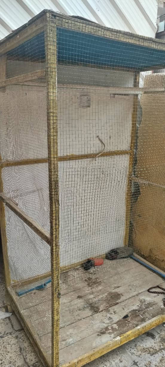 سلام عليكم قفص للبيع في حي العامل السوك الاخير السعر ٥٠ او بي مجال ***********
