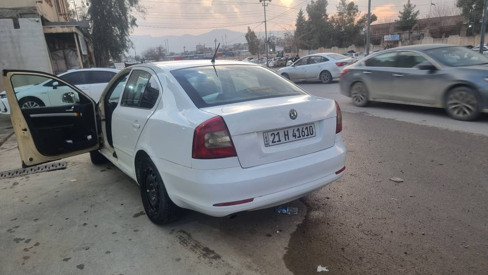 سەرەتا بە ناوی خوای گەورە 
شکۆدا 
مۆدیل2011
گێڕ عادی 
مەکینەی ٢٠ جیتا 
جام کارەبا 
سەنەوی و ڕەقەمی تازە2030
سەیارەکە زۆر جوانە وماڵی دۆستە کەمێک پێشی تەقەی هەیە
سەیارەکە بیلاد تەکسیە کراوە بە سپی لەسەر ساخی بێ دەعم. و لیدراوی پێشی قرچێکی هەیە 
نرخی 58 نعامەلە یەکی کەم
☎️*********** السليمانية, العراق
